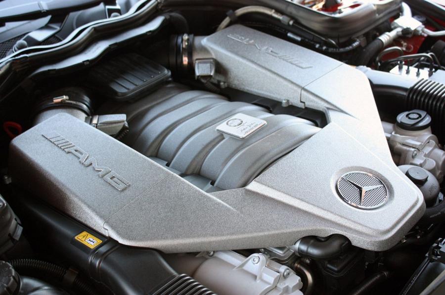 Mercedes-Benz C63 AMG Performance Pack 2011 года  (фото 24 из 39)